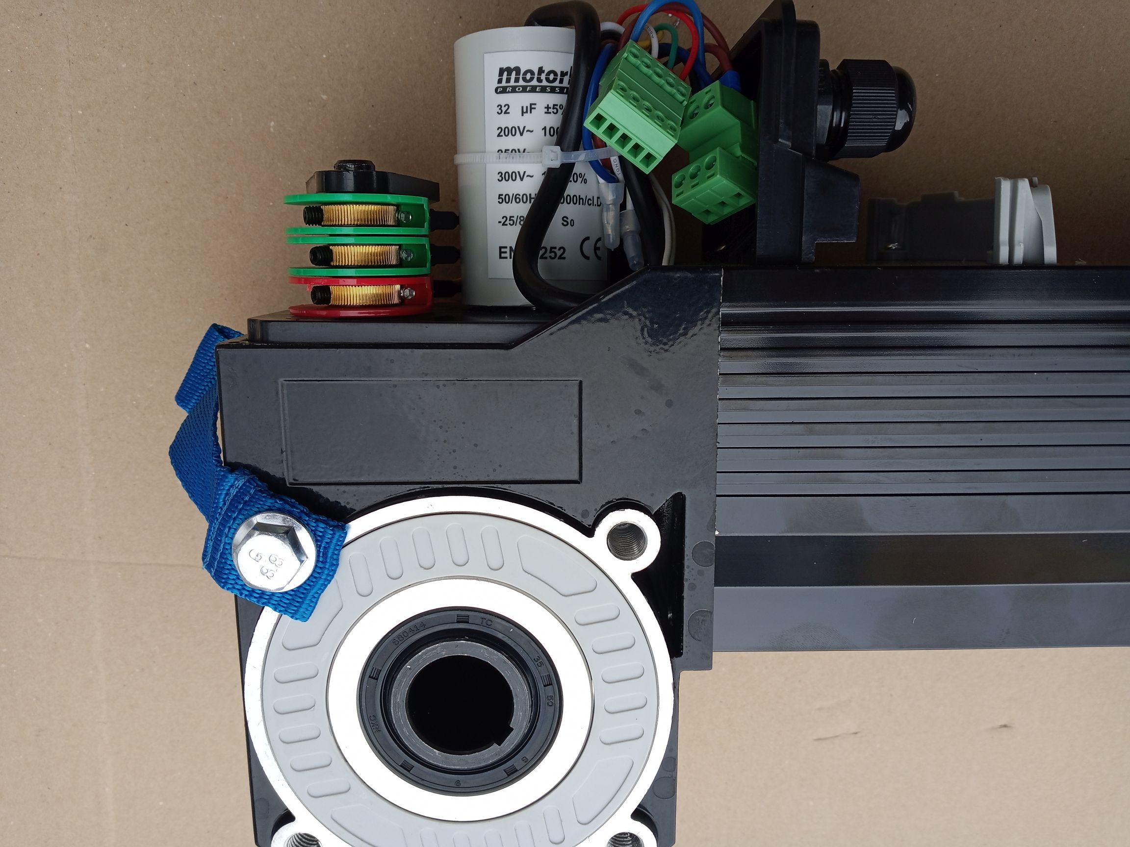 Motorline KVM105 230V napęd bramy przemysłowej